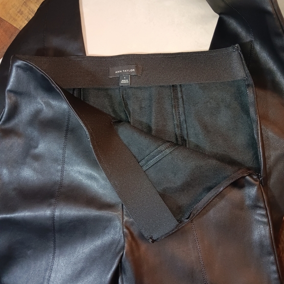 Ann Taylor Black Pleather Leggings Size Small – Sleek Faux Leather Pants - Picture 2 of 3